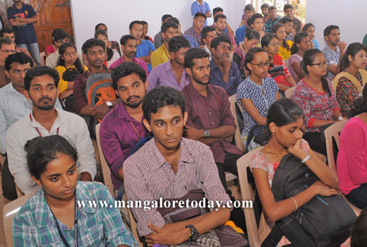 Teesta addresses students at Roshni Nilaya College of Social Work  1